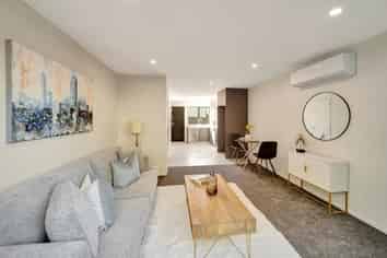 8/106 Triangle Road, Massey