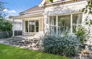 702 Avenue Road West, Saint Leonards