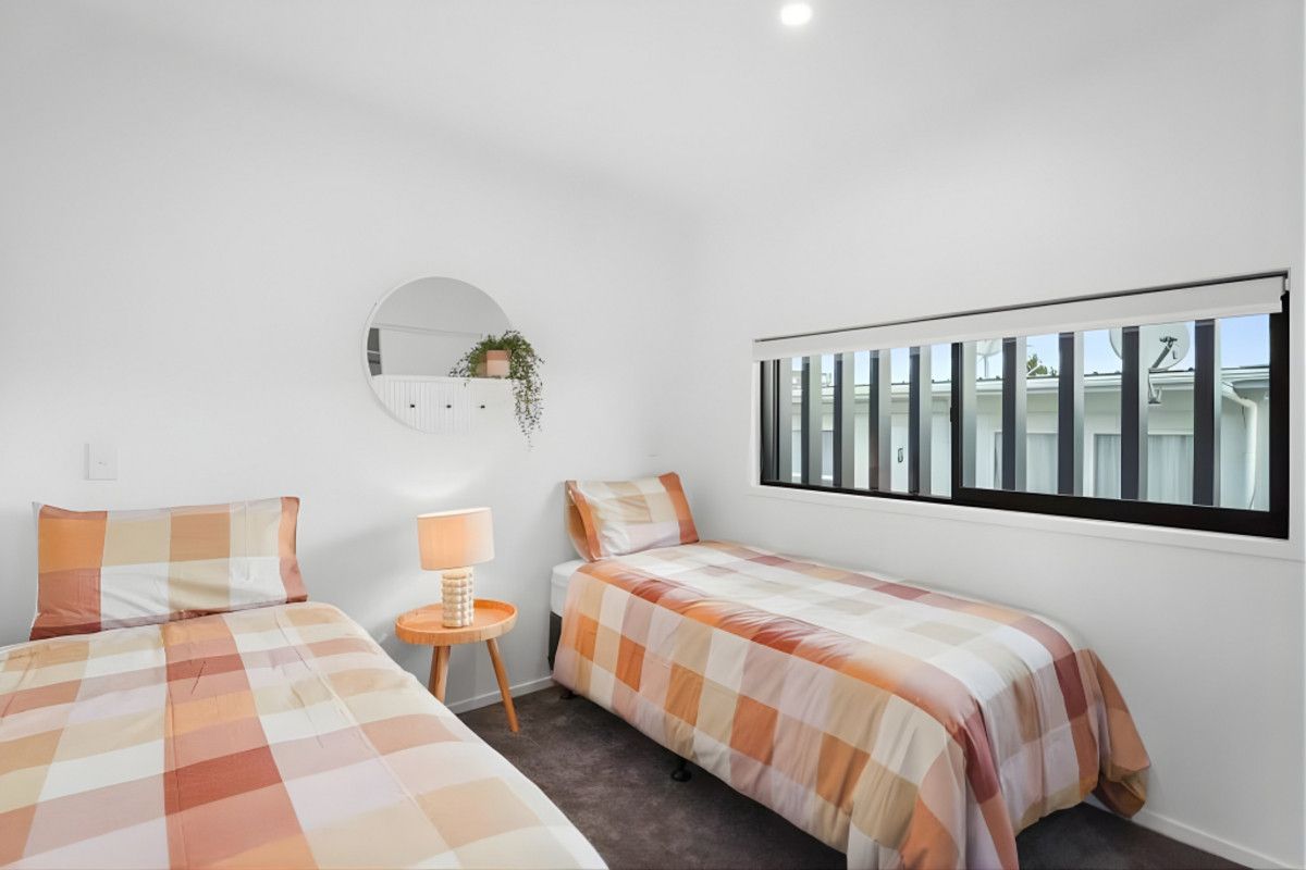 Elevated Living with Estuary Views – Near Tauranga CBD – pohled 2