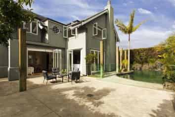 299A Riddell Road, Glendowie