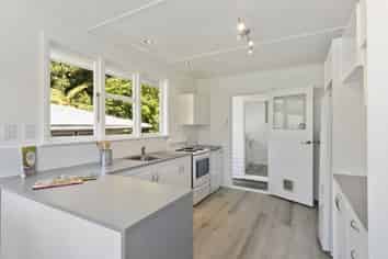 47 Bird Grove, Stokes Valley