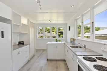 47 Bird Grove, Stokes Valley