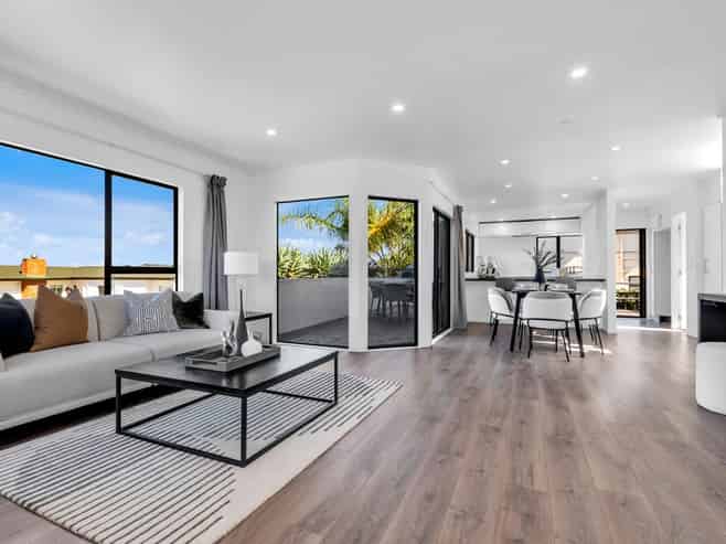 2/17 Lynton Road, Bucklands Beach