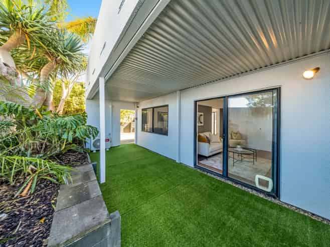 2/17 Lynton Road, Bucklands Beach