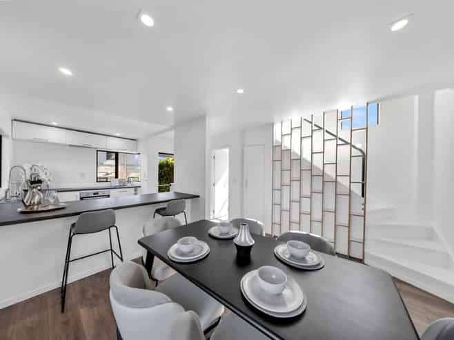 2/17 Lynton Road, Bucklands Beach