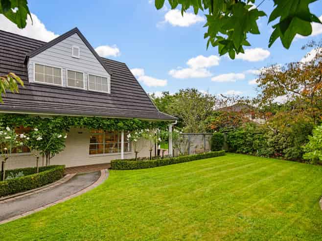 5 Patterson Grove, Waikanae