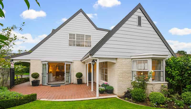 5 Patterson Grove, Waikanae