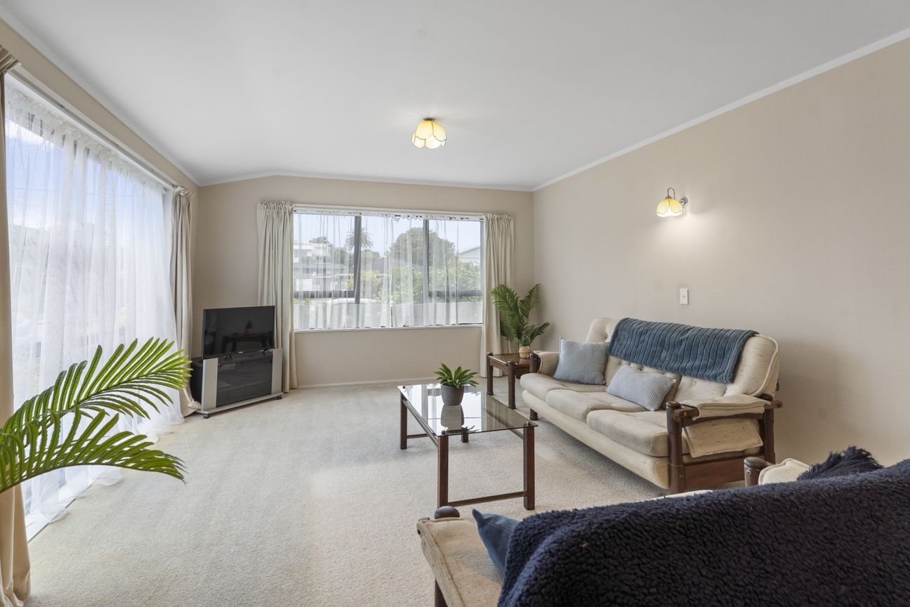 Location, Simplicity, and a Touch of Potential - Vista 3