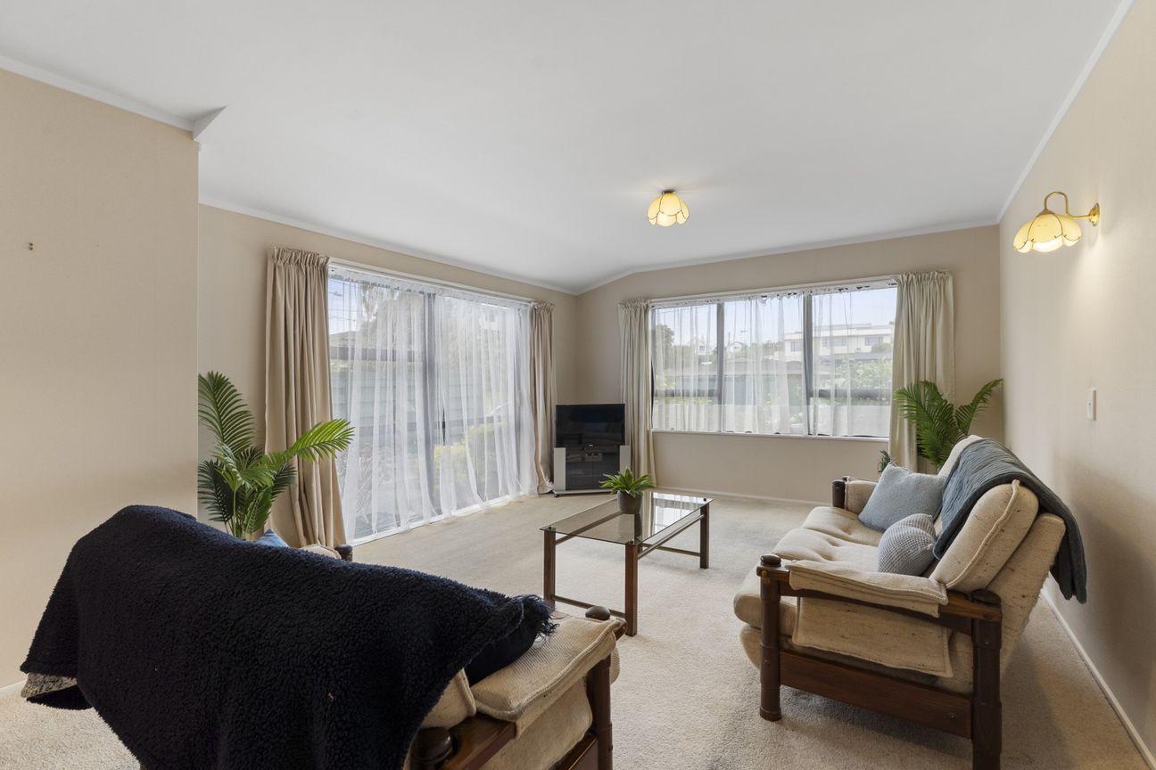Location, Simplicity, and a Touch of Potential - Vista 5