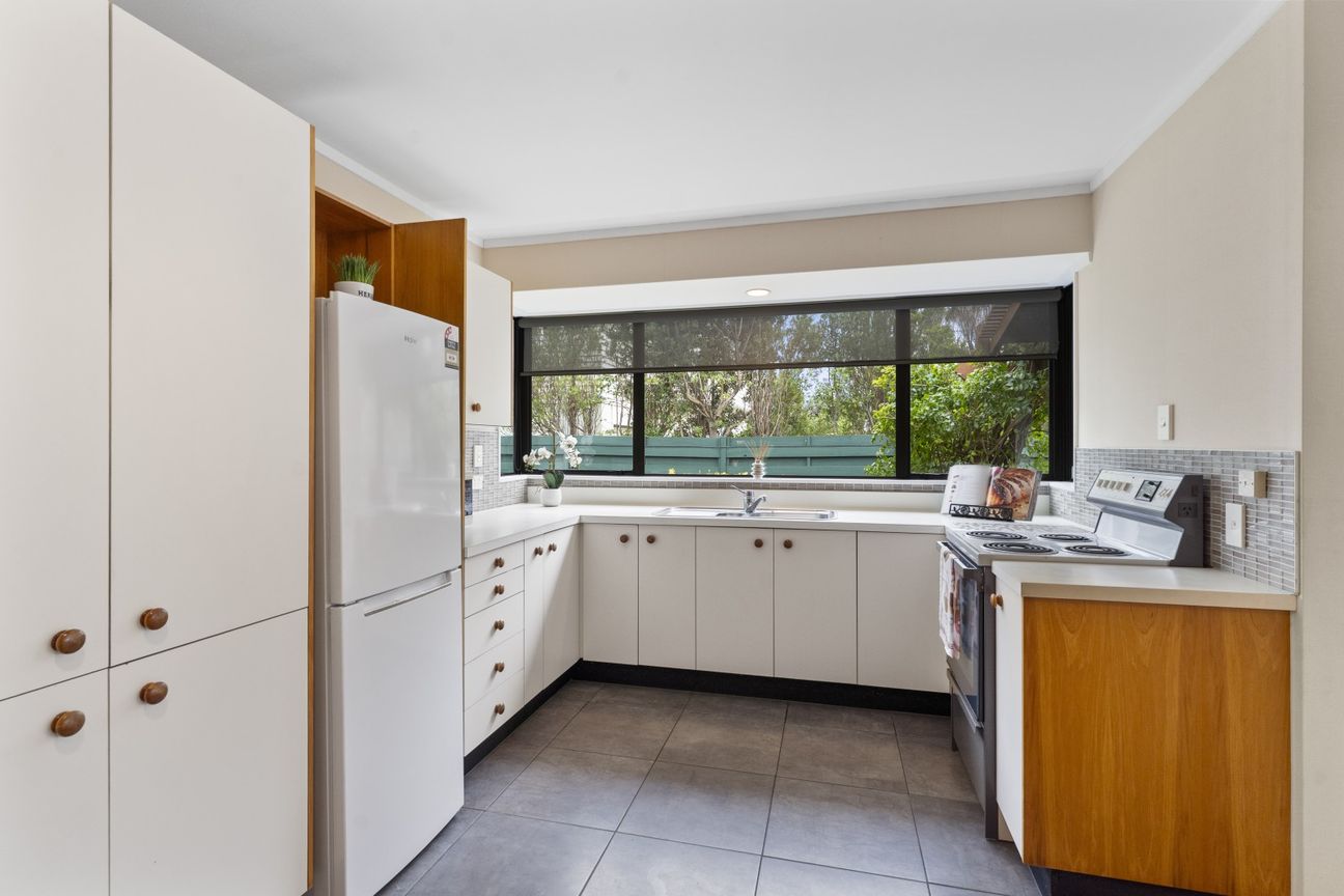 Location, Simplicity, and a Touch of Potential - Vista 2