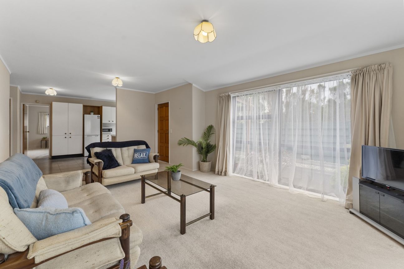 Location, Simplicity, and a Touch of Potential - Vista 4
