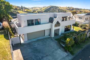 84 Churchill Drive, Taradale