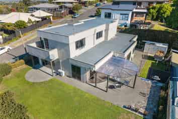 84 Churchill Drive, Taradale