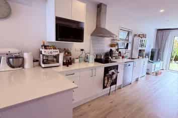 14 Rauemi Way, Te Atatu South