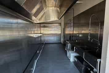 Corner Cafe Space - Fitted & High Exposure