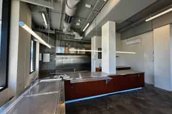 Corner Cafe Space - Fitted & High Exposure