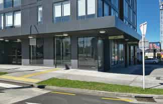 Corner Cafe Space - Fitted & High Exposure