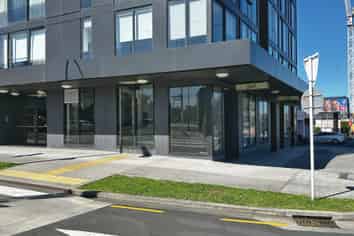 Corner Cafe Space - Fitted & High Exposure