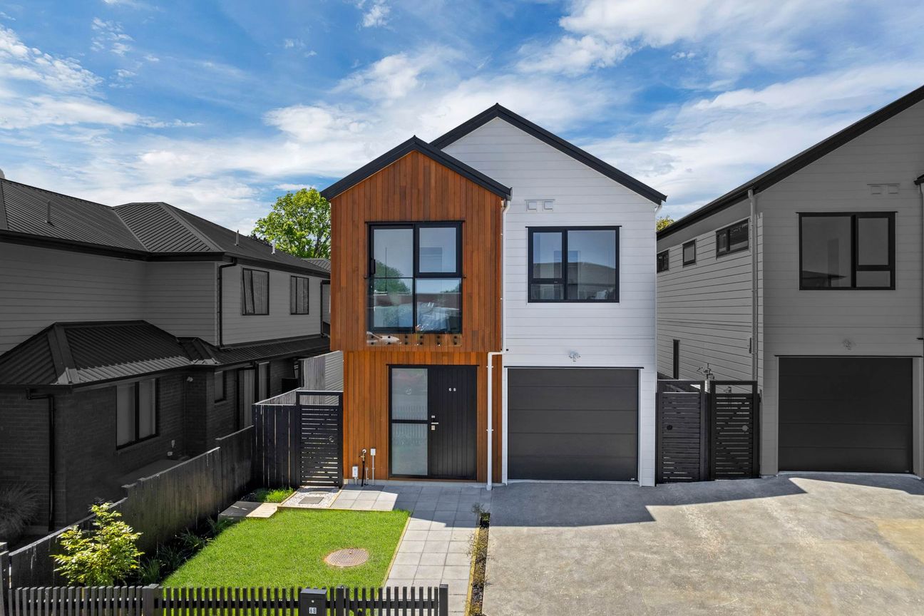 Modern Family Living with EV Charger Convenience – pohled 4