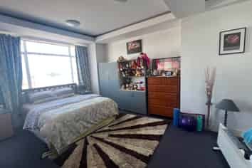 High Exposure Corner. 484 sqm