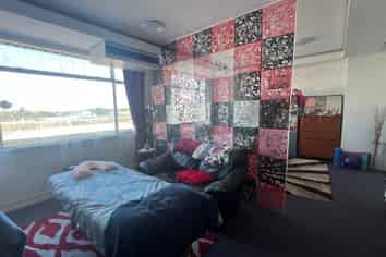 High Exposure Corner. 484 sqm