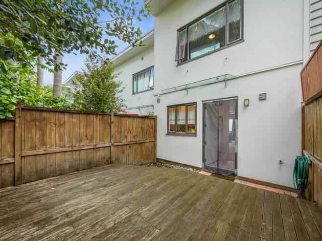 28/92 Bush Road, Albany