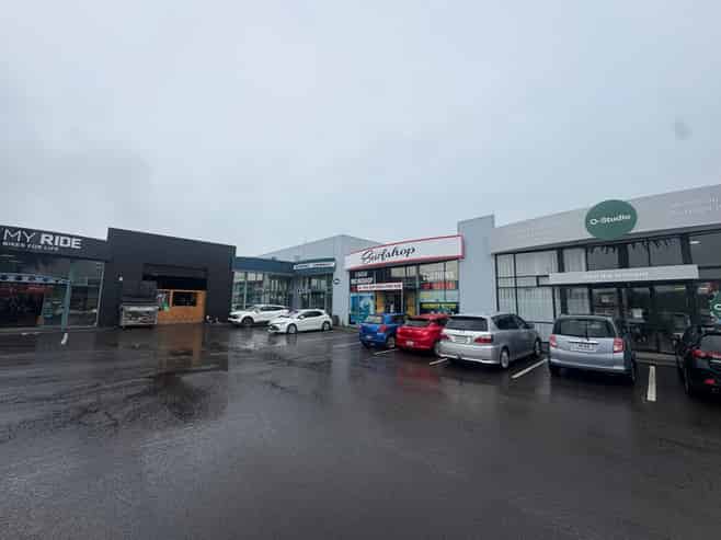 High Profile Showroom & Warehousing