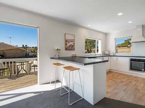 14 Greta Place, Stanmore Bay