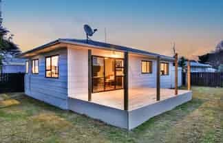 2/6 Hatherley Place, Clendon Park