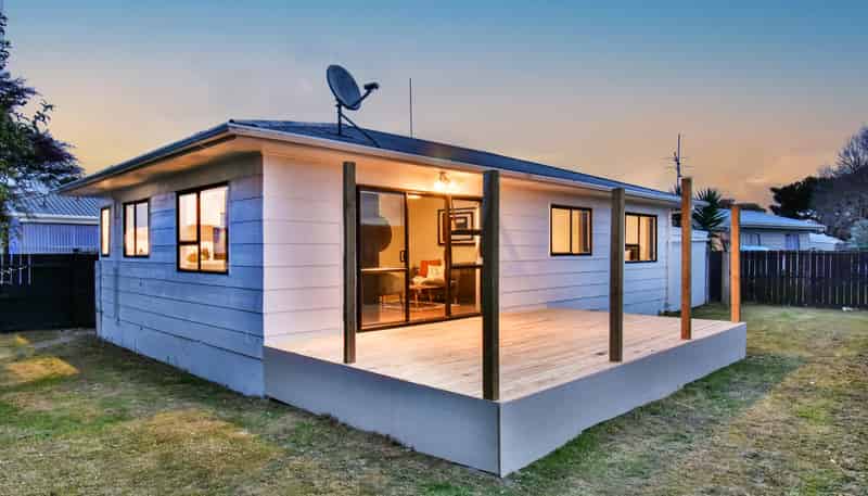 2/6 Hatherley Place, Clendon Park