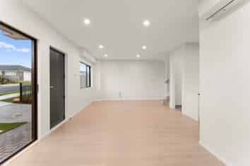  Johns Creek Crescent, Silverdale