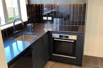 3 Te Ara O Te Amo Hohipene, Petone