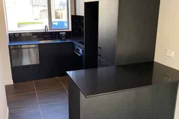 3 Te Ara O Te Amo Hohipene, Petone