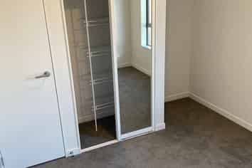 3 Te Ara O Te Amo Hohipene, Petone