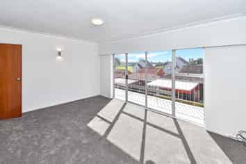 2/63 Mangere Road, Otahuhu