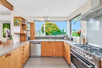 8 Muir Avenue, HALSWELL