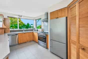 8 Muir Avenue, HALSWELL