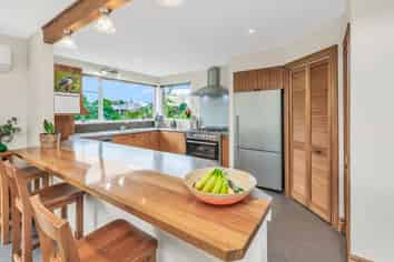 8 Muir Avenue, HALSWELL