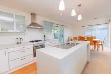 15 Comber Place, Johnsonville