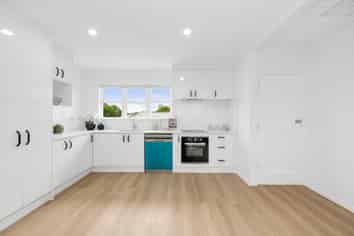 18 Crown Crescent, Otara
