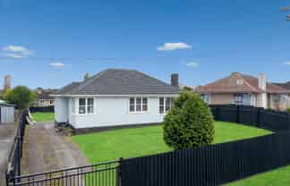 18 Crown Crescent, Otara