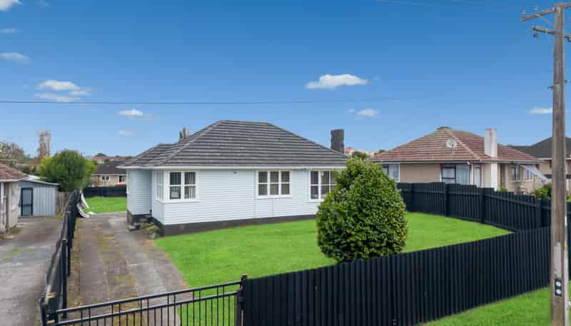 18 Crown Crescent, Otara