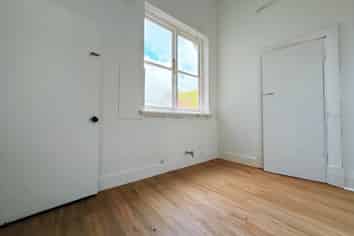 Corner Convenience Retail | 248 m2