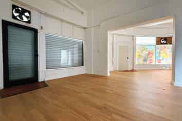 Corner Convenience Retail | 248 m2