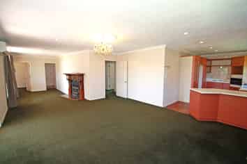 8 Northgate, Strandon