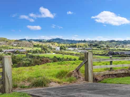 48 Riordan Lane, Whitford