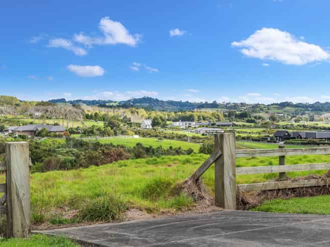 48 Riordan Lane, Whitford