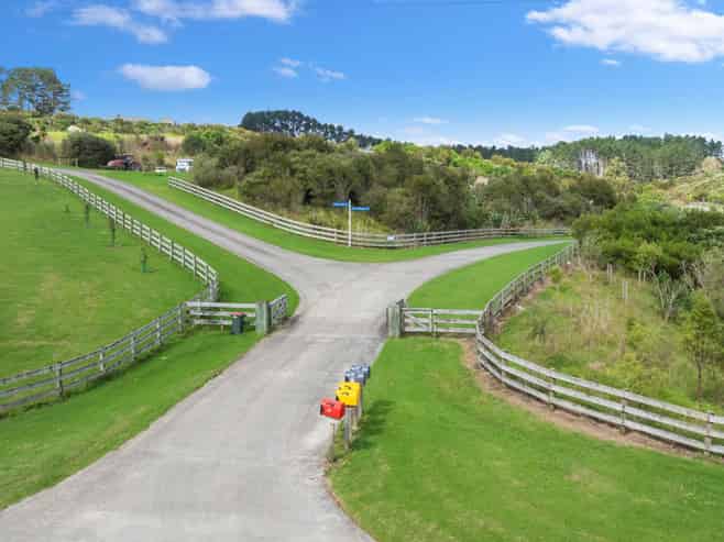 48 Riordan Lane, Whitford