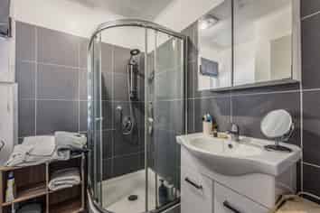 2/82 Wellington Street, Picton