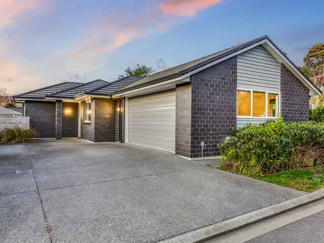 33 Tradewinds Drive, Whitby